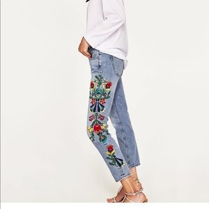 Zara mid-rise jeans with floral embroidery size 00